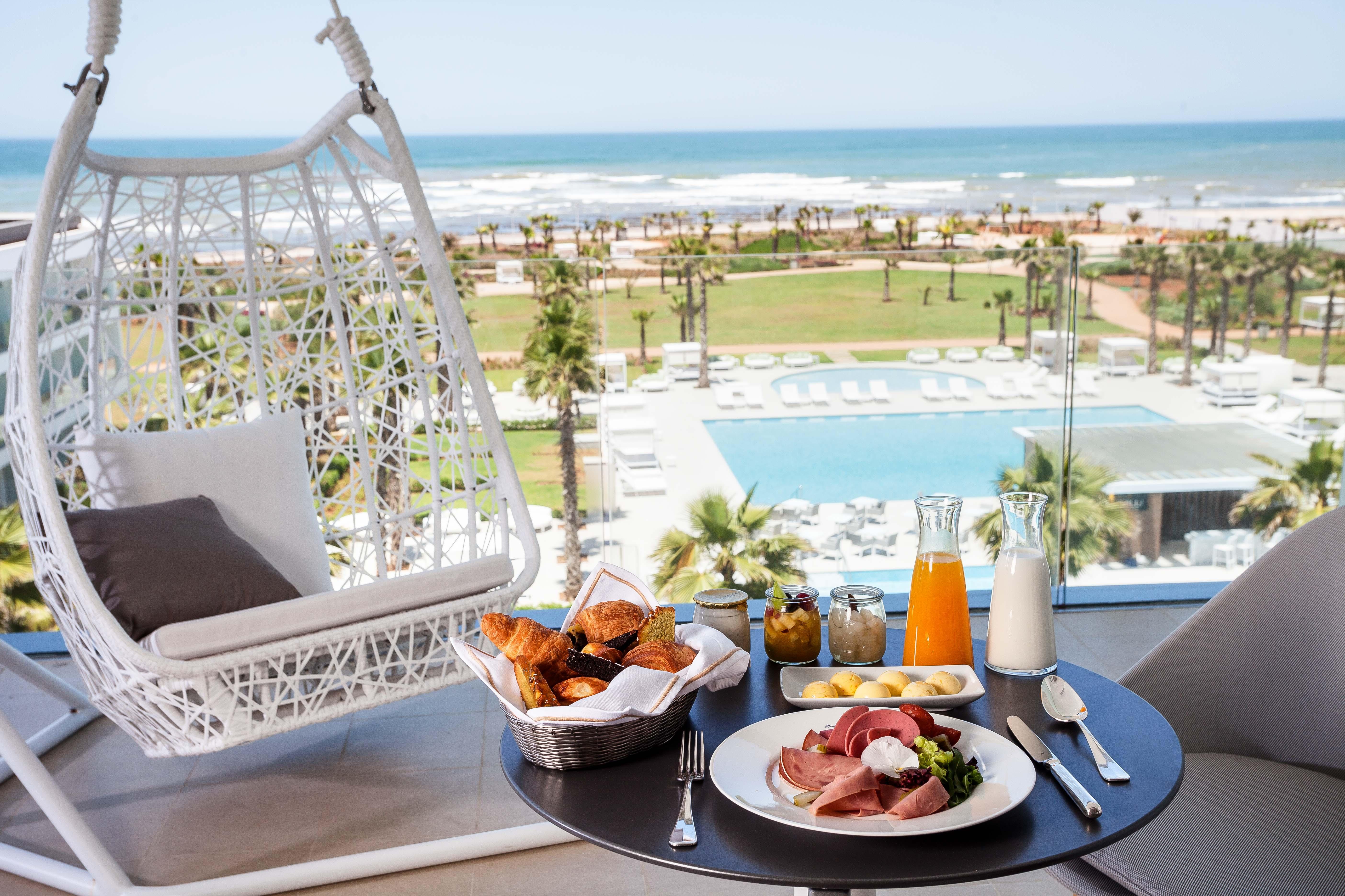 The View Bouznika Hotel Exterior photo Breakfast at a hotel